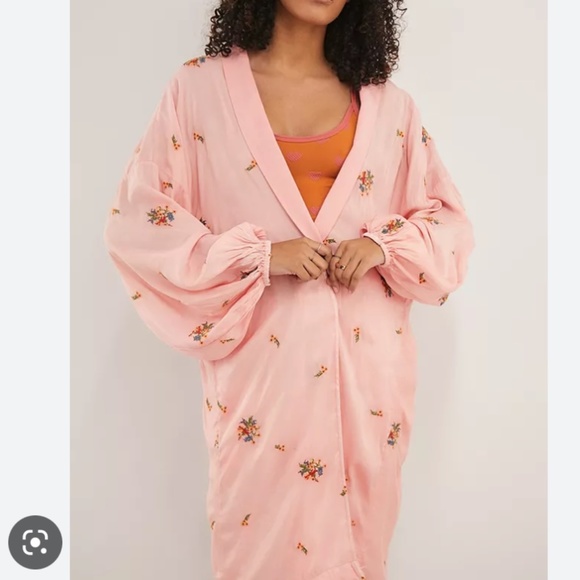Out From Under Fiona Pink Floral Hipster Embroidered Hippie Chic Romantic Robe - Picture 4 of 6